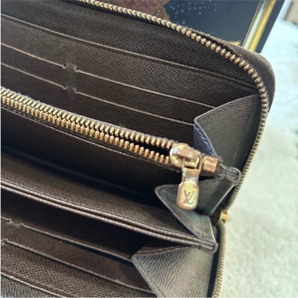 Louis Vuitton Damier zipper wallet - Picture 8 of 12